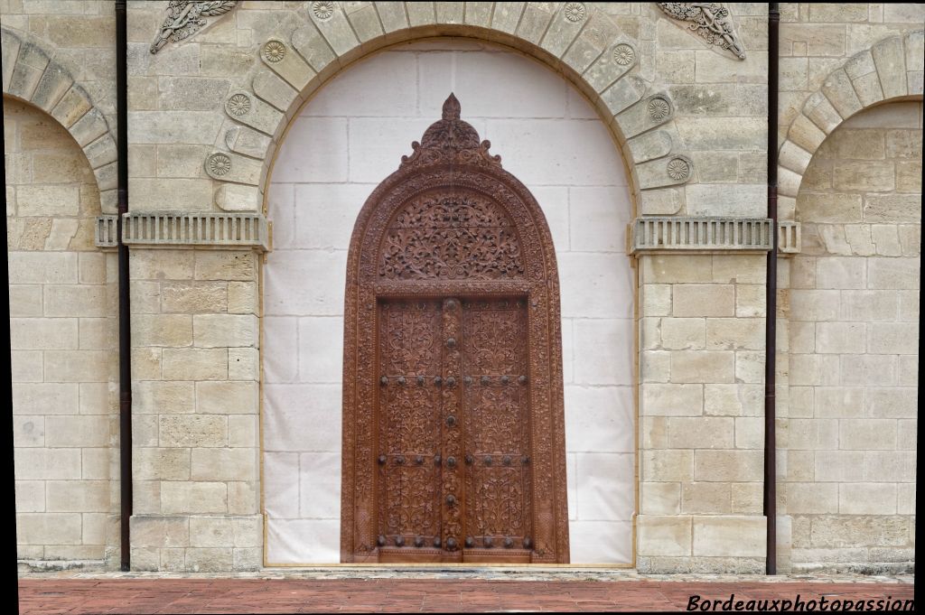 La porte rapportée de Zanzibar date du XVIIe siècle.